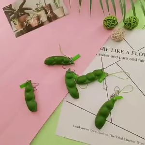 [uBeli] Mainan Mini Fidget Toy Squeeze Peanut Stress Relief Keychain Squishy Pea Pod Bean Pendant Edamame Keychain 减压玩具 - BT340
