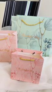 ถุงของขวัญ หูหิ้วเชือกอย่างดี ใส่สินค้า เครื่องสำอาง เสื้อผ้า beautiful สีชมพู สีเขียว ลายดอกไม้ พร้อมส่ง