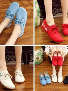 รองเท้าแต่งงานสไตล์จีน รองเท้าเต้นรำสีแดง รองเท้าผ้าปักลายดอกไม้ รองเท้าแฟชั่นฤดูใบไม้ผลิ รองเท้าผู้หญิง รองเท้าลำลอง รองเท้าสวมสบาย