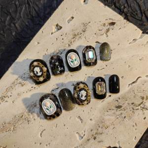 Handmade White Enhancing Short Square Nail Tips Palace Style Wearable False Nails Simple High-End Finished Product Any Skin Type