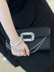 กระเป๋าสีดำไหมสไตล์ใหม่ฤดูใบไม้ผลิปี 2024 กระเป๋าคู่สำหรับงานเลี้ยงคู่สำหรับผู้หญิง กระเป๋าสะพายไหล่ด้านเดียวที่แฟชั่นและใช้งานได้หลากหลาย