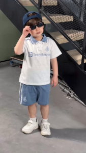 Set bộ polo tay ngắn cho bé trai áo thun polo hình in team Bernie và quần short 9 tới 28kg H1025B51
