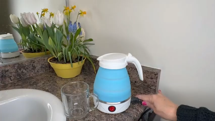 SEESAYES Portable Collapsible Electric Mini Kettle Travel Heating Foldable Kettle for Dorm Travel Home