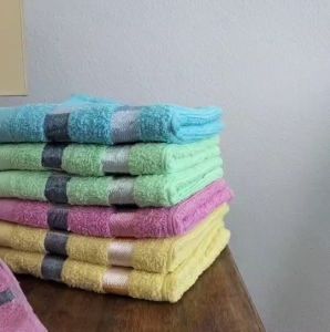 ผ้าขนหนูผืนเล็ก ขนาด 15*30นิ้ว  สีพื้น  cotton 100%  ผ้าเช็ดตัวราคาส่ง ซับน้ำดีมาก ขนไม่หลุด