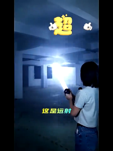 Senter LED Super Terang 150000 Lumens Jarak Jauh Tahan Air IP65 Zoom Type-C Rechargeable Senter Swat Police Terbaik White Lampu Laser