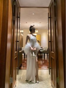 Socialite Style Luxury Ostrich Feather Shawl Acetate Satin Halterneck Dress Wedding Photography Nightdress Bride Morning