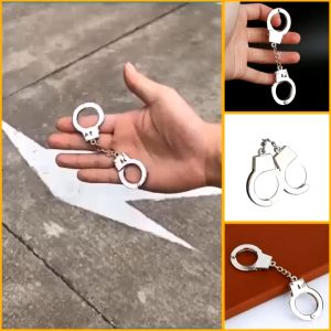 Móc khoá hình còng mini móc khóa mô phỏng còng số 8 móc lưng quần treo chìa khóa tiện lợi móc chìa khóa KIM LOẠI