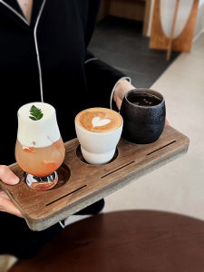 Luxurious Retro Ceramic Coffee Cup with Hole Sample Drinking Cup Set for Coffee Shops Wooden Tray Special Use Coffee Accessories