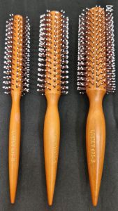 Lược cuốn tròn tạo kiểu chuôi nhọn gỗ Lucky