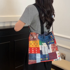 miumiubagshop(MI2364) กระเป๋าผ้าสะพายข้าง ลายกราฟฟิก-ลายยีนส์ ขนาด 18 นิ้ว