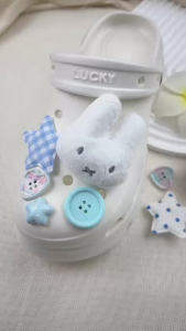 Bộ 7 Sticker Charm 3D chủ đề Thỏ bông xanh nhựa cứng gắn Dép Sục Cá Sấu MayTo JB-382