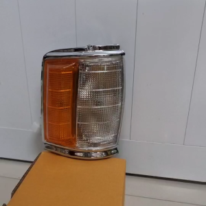 ไฟเลี้ยวมุม เสื้อไฟเลี้ยวมุม โตโยต้า ฮีโร่ TOYOTA HERO  LN50 60 65 80 ปี 1984-1988 สีขาวส้ม ตราเพชร