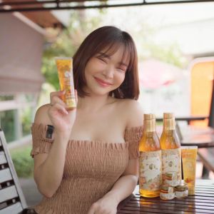 น้ำผึ้งเกสรดอกลำไย ยกลัง 12 ขวด ขวดละ 1000 กรัม **รบกวนสั่งซื้อไม่เกิน 1 ลังต่อ 1 ออเดอร์นะคะ**