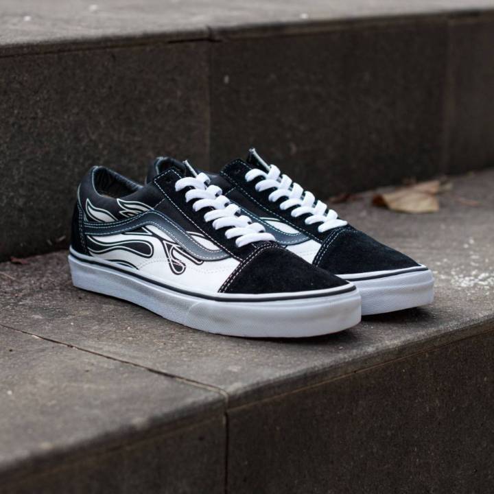 Vans Old Skool Flame Black White Sepatu Kanvas Low-Cut Sneaker