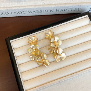 Fashionable Gold Flower Large Earrings Womens High-End Metal Ear Jewelry Vintage Exaggerated Ear Decorations