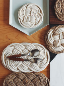 Tự Nhiên Tự Đắc. Lót Bàn Ăn Theo Phong Cách Instagram Yizhai Lót Chống Bỏng Lót Sợi Cotton Thô Dệt Bộ Đồ Ăn Lót Cách Nhiệt Cốc Trà