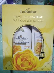 Sữa Tắm Trắng Mịn Da Enchanteur Deluxe Tẩy Tế Bào Chết Dưỡng Da Mịn Màng Charming( kèm quà tặng)