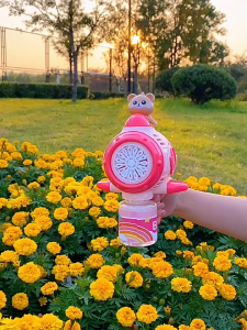 Đồ chơi bắn bong bóng xà phòng tự động họa tiết dễ thương mà các bé sẽ thích mê