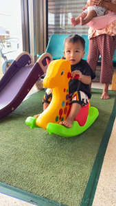 ม้าโยก โยกเยก3สี (ขนาดใหญ่ 84*30*53ซม.) เนื้อหนา รุ่นสามสี ของเล่น งานพลาสติกดี