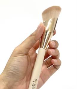 แปรงรองพื้น คอนซีลเลอร์ บรัชออนเอมบลายท์ Blush&Foundation