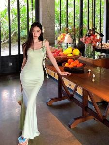 Váy Midi Chữ a Không Tay Cổ Chữ V Cao Cạp Cao Mùa Hè 2025 Cho Nữ Váy Du Lịch Mùa Hè Mới Váy Bó Sát Hoa