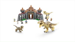 LEGO Jurassic World 76961 Visitor Center: T. rex & Raptor Attack (693 Pieces) Mainan Sususan Balok (12 Tahun+)