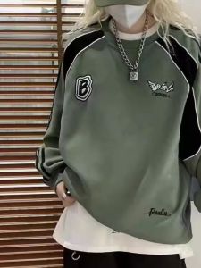 อเมริกันเสื้อแขนยาวสําหรับผู้ชายและผู้หญิง Oversize ใหม่มาถึงฤดูใบไม้ผลิฤดูใบไม้ร่วงสามสีบล็อกหลวม Fit คู่รอบคออินเทรนด์