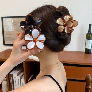 C.three Flower Hair Claw Clip Women High-end Shark Clip Retro Simple Egg Flower Hair Clip