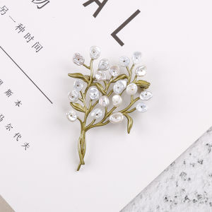 Vintage Copper Cast Floral Brooch Pin Womens Accessory Natural Irregular Freshwater Pearl Green Retro Style Plant Pattern