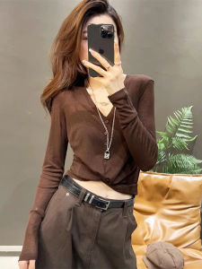 เสื้อถักคอวีแขนยาวบางสำหรับผู้หญิง ฤดูใบไม้ร่วง 2025 ใหม่ เสื้อชั้นใน เสื้อถัก เสื้อผ้าทำงานสไตล์เกาหลี เสื้อผ้าทำงาน