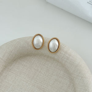 Elegant Heart Shaped Gold Edge S925 Sterling Silver Needle Ear Studs Womens Fashion Jewelry Unique High-End Sensation Earrings