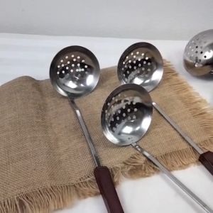 ตะกร้อลวก ตะกร้อสแตนเลส มีด้ามจับ ยาว 12 นิ้ว กว้าง 3 นิ้ว ตะกร้อลวก ใช้ตักซุป ชาบู สุกี้ ทนความร้อนสูง