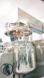 PJ AYOMI BEAUTE Ultimate Face Toner dapat memberikan kesegaran pada kulit wajah - Diformulasikan dengan kombinasi bahan Niacinamide Aloevera extract dan Licorice Extract yang membantu mencerahkan wajah melembapkan dan menghidrasi kulit wajah.