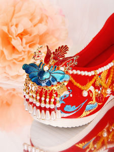 July Lotus Traditional Chinese Wedding Shoes for Women Red Embroidered New Bride Hanfu Footwear Comfortable Silk Velvet Material