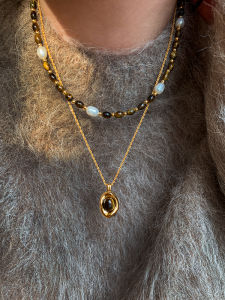 สร้อยคอไข่มุกน้ำจืดธรรมชาติพร้อมเครื่องประดับสายโซ่เสื้อกันหนาวสำหรับผู้หญิง 2025 ใหม่ ระดับไฮเอนด์ โซ่ไข่มุกตาเสือ