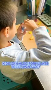 BYJ MR TOYS Sea Animals and Dinosaurs DIY Soap Maker Kit