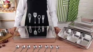 Free Spoons! Stainless Steel Seasoning Box with Cover Seasoning Bottle Set Stainless Steel Condiments Container Set Kitchen Condiments Container Sauce Container Spice Jar Easily Accessible for Cooking or Adding Flavor to Dishes