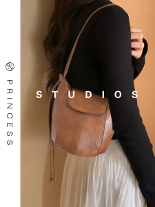 Versatile Womens Bucket Bag Crossbody Bag Small Niche Design Retro Saddle Bag Fashionable Soft Handle Tote Bag for Casual Use