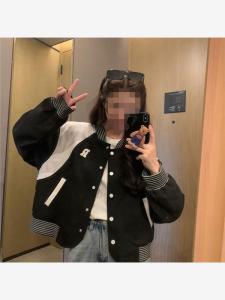 แจ็คเก็ตเบสบอลสีบล็อกสำหรับผู้หญิง ฤดูใบไม้ร่วง 2025 แจ็คเก็ตแบบลำลองสไตล์อเมริกันย้อนยุค ทรงหลวม ทรงหลวม แจ็คเก็ตสั้น