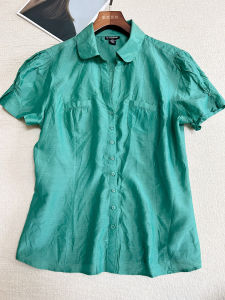 เสื้อเชิ้ตผู้หญิงแขนสั้นคอปกพับแขนสั้นผ้าไหมผ้าฝ้ายผสมลำลองสำหรับเดินทางไปทำงานในช่วงฤดูร้อน สีสันสดใส ทรงเข้ารูป