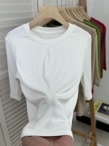 เสื้อยืดแขนสั้นคอตุ่มผ้าโมดอลสีขาวสำหรับผู้หญิง ฤดูใบไม้ผลิและฤดูร้อน แขนยาวปานกลาง ทรงเข้ารูป สไตล์เกาหลี ทรงเข้ารูป