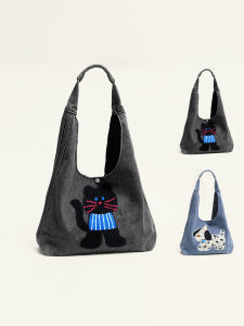 กระเป๋าถือทรงสี่เหลี่ยมลายแมวสีดำน่ารัก ความจุขนาดใหญ่ สไตล์ลำลอง กระเป๋าสะพายไหล่เดียว สีน้ำเงินยูนิฟอร์ม ฤดูใบไม้ผลิและฤดูร้อน