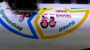 Decal 5 PHẨM CHẤT - 10 NĂNG LỰC dán tường đã cắt sẵn viền chống nước kích thước 60cmx60cm giá rẻ