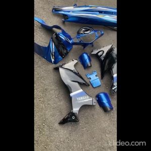 COVERSET ORIGINAL HLY YAMAHA 125Z / 125ZR BIRU SKALA DADA HITAM DESIGN STRIPE SIAP TAMPAL PERCUMA EMBLEM HONG LEONG HLY