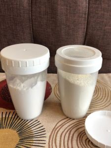 Kitchen Seasoning Powder Dispenser Storage Box with Holes for BBQ Flour Sifting Bottle Covered Plastic Japanese Style Home Use