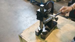 ปั๊มอัดมือหมุน 0.5 ตัน MEGA รุ่น AP-0.5 รับประกันสินค้า 6 เดือน By mcmachinetools