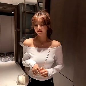 เสื้อครอป พร้อมส่งจากกทม เสื้อครอปแขนยาว เสื้อเปิดไหล่เซ็กซี่ สไตล์ยุโรป แฟชั่นเสื้อยืดรัดรูป เสื้อแขนยาวปาดไหล่ ผ้าดี เลือกสีได้ ทรงสวยใส่แล้วหุ่นดี