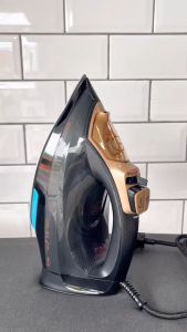 Philips PerfectCare Aqua เตารีดระบบแรงดันไอน้ำ รีดผ้าไม่ไหม้ GC3929/60 GC3929