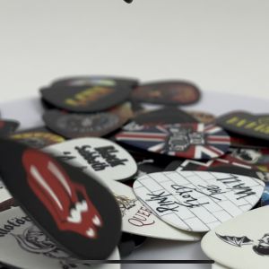 ปิ๊กกีตาร์ Celluloid ลายวงดนตรี สกรีน 2 ด้าน เคลือบเงา คละลาย 10 ชิ้น หนา 0.46/0.71/1.0 มม.