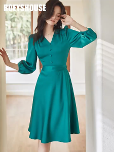 Đầm thiết kế cổ V tay dài phồng màu trơn dáng xoè